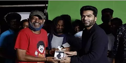 ’மாநாடு’ படப்பிடிப்பு நிறைவு: படக்குழுவினருக்கு ‘வாட்ச்’ பரிசளித்த சிலம்பரசன்