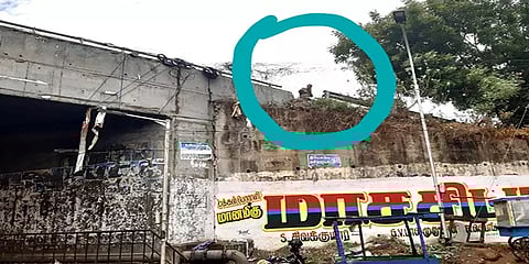 உடைந்திருந்த தடுப்புச் சுவர்: 20 அடி உயர மேம்பாலத்தில் இருந்து விழுந்த நபர் உயிரிழப்பு