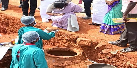 ஆதிச்சநல்லூர் சிவகளை அகழ்வாராய்ச்சிப் பணிகளை பார்வையிட்டார் கனிமொழி எம்.பி