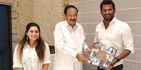 துணை ஜனாதிபதி வெங்கையா நாயுடுவை நேரில் சந்தித்து நடிகர் விஷால் வாழ்த்து