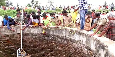 வேலூர்: நண்பர்களுடன் கிணற்றில் குளிக்கச் சென்ற கல்லூரி மாணவர் நீரில் மூழ்கி உயிரிழப்பு