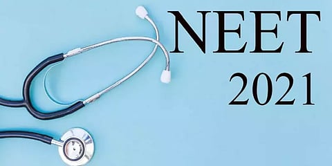 நீட் தேர்வு தேதி அறிவிப்பு: அரசின் முடிவு மாணவர் நலனுக்கு எதிரானதா?- கல்வியாளர்கள் கருத்து