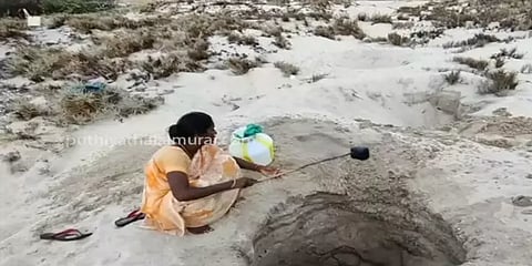 தனுஷ்கோடி: ஒரு குடம் தண்ணீருக்காக ஒரு மணி நேரம் காத்திருக்கும் மீனவ கிராம மக்கள்