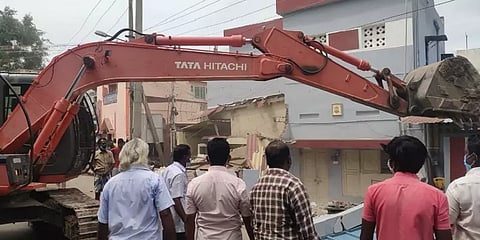 மதுரையில் 50 ஆண்டு கால ஆக்கிரமப்பை அகற்றிய காவல்துறை... வீதியில் போராடிய பொதுமக்கள்