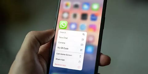 வாட்ஸ் அப்பில் 'பார்த்தவுடன் மறையும் மெசேஜ்' வசதி - ஐபோனிலும் இப்போது அறிமுகம்