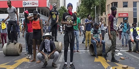 தென்னாப்ரிக்கா: முன்னாள் அதிபரின் சிறையை கண்டித்து கலவரம்; 70 பேர் உயிரிழப்பு