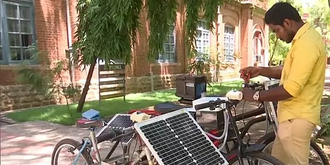 சூரிய சக்தியில் இயங்கும் சைக்கிள்: மதுரை மாணவரின் அசத்தல் கண்டுபிடிப்பு