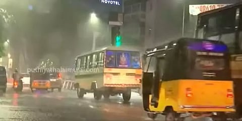 சென்னையில் பல இடங்களில் காற்றுடன் கனமழை