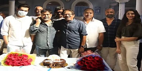 இயக்குநர் லிங்குசாமி படப்பிடிப்பில் பிறந்தநாளைக் கொண்டாடிய பாரதிராஜா