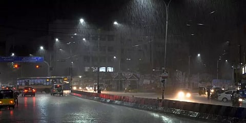 ஒரு மணிநேர கனமழைக்கே வெள்ளம் சூழ்ந்த சென்னை