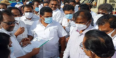 பல்வேறு துறைகளை வைத்துள்ள மத்திய அரசு: மாநில அரசை கையேந்த வைக்கிறது - அனிதா ராதாகிருஷ்ணன்