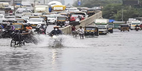 மும்பையில் தொடரும் கன மழை: குடிநீர் வழங்கல் பாதிப்பு