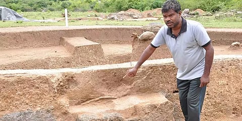 கிருஷ்ணகிரி: அகழாய்வில் 2,500 ஆண்டுகள் பழமை வாய்ந்த இரும்பு வாள் கண்டெடுப்பு