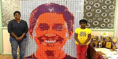 ரூபிக் க்யூப் மூலம் டிரையத்லான் சாம்பியன் வினோலி ராமலிங்கத்தின் உருவத்தை உருவாக்கிய சிறுமி