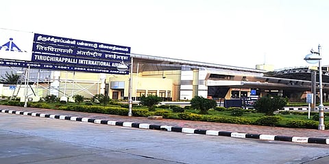 சார்ஜா டூ திருச்சி: விமானத்தில் கடத்திவரப்பட்ட ரூ. 1.60 கோடி மதிப்புள்ள 3.4 கிலோ தங்கம்