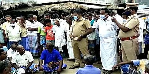 புதுக்கோட்டை: நெல் மூட்டைகளை கொள்முதல் செய்ய வலியுறுத்தி விவசாயிகள் போராட்டம்