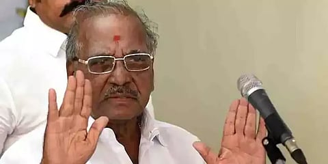 மதுசூதனின் உடல்நிலை தொடர்பான வதந்திகளை நம்ப வேண்டாம் - அதிமுக