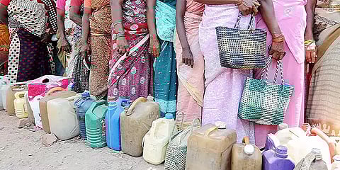 செங்கல்பட்டு: 10 ஆண்டுகளாக கோரிக்கை வைத்தும் பலனில்லை;ரேஷன் கடைக்காக காத்திருக்கும் மக்கள்