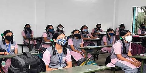 இன்று காலை 11 மணி முதல் +2 மதிப்பெண் சான்றிதழை பதிவிறக்கம் செய்து கொள்ளலாம்