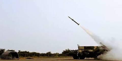 இரு ஏவுகணைகளை வெற்றிகரமாக சோதித்த இந்தியா