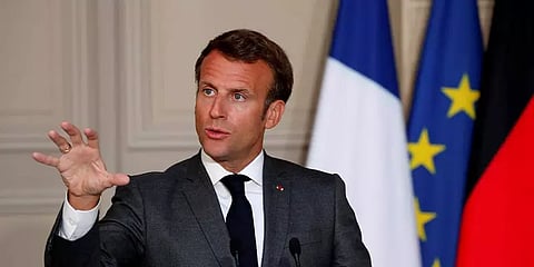 விஸ்வரூபம் எடுத்த பெகாசஸ் விவகாரம்: மொபைல் ஃபோன், எண்ணை மாற்றிய பிரான்ஸ் அதிபர்