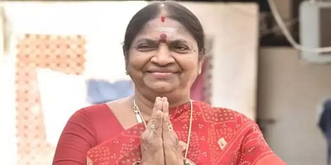 அதிமுகவின் மகளிரணி செயலாளராக பா. வளர்மதி நியமனம்