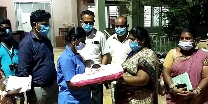 புதுக்கோட்டை: துணிப்பையில் வீசப்பட்ட பிறந்து சில மணி நேரங்களேயான குழந்தை பத்திரமாக மீட்பு