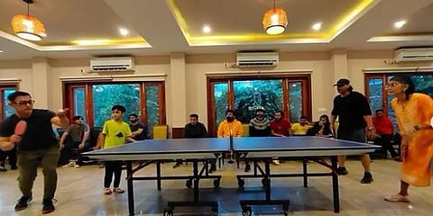 விவாகரத்துக்குப்பின் படப்பிடிப்பில் மகனுடன் டேபிள் டென்னிஸ் ஆடிய அமீர்கான் - கிரண் ராவ்