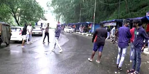 கேரளா: இடுக்கி மூணாறுக்கு சுற்றுலா பயணிகள் வருகை அதிகரிப்பு - வியாபாரிகள் மகிழ்ச்சி