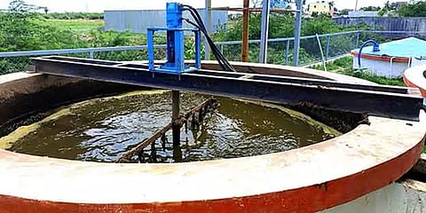 50 தெருவிளக்குகளுக்கு தினமும் 200 யூனிட் - பசுமை மின் உற்பத்தியில் அசத்தும் வரதராஜபுரம்!