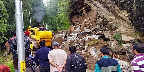 மகாராஷ்டிரா கனமழை: நிலச்சரிவில் சிக்கி 73 பேர் பலி; 47 பேர் மாயம்