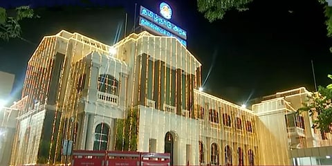 கருணாநிதி உருவப்படம் திறப்பு விழா: வண்ண விளக்குகளால் அலங்கரிக்கப்பட்ட தலைமைச் செயலகம்