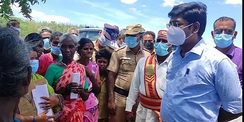 புதியதலைமுறை செய்தி எதிரொலி: இருளர் மக்களை நேரில் சந்தித்து குறைகளை கேட்ட ஆட்சியர்