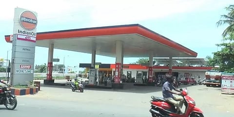 புதுச்சேரி: சூனியம் வைக்க வந்தவர் என்று சந்தேகித்து இளைஞர் மீது பெட்ரோல் ஊற்றி எரிப்பு