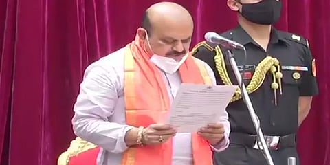 கர்நாடக மாநிலத்தின் புதிய முதல்வராக பதவியேற்றார் பசவராஜ் பொம்மை