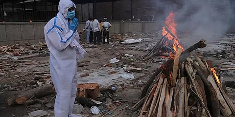 குழந்தைகள் உயிரை குறிவைக்கும் கொரோனா - இந்தோனேஷியாவில் நடப்பதன் பின்னணியும் பாடங்களும்