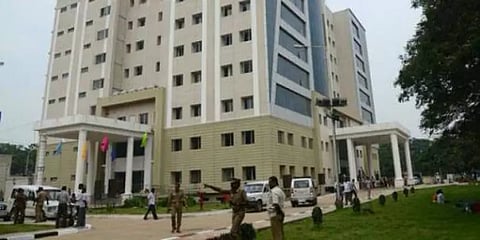 பெயரில்லாமல் காணப்படும் சென்னை காவல் ஆணையர் அலுவலகம்