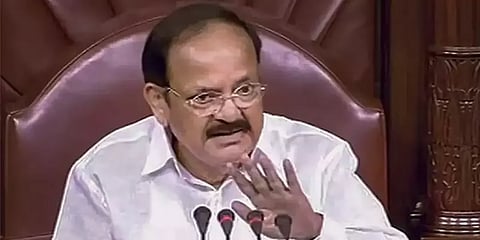 'அவையின் பொறுமையை சோதிக்காதீர்' - வெங்கையா நாயுடு எச்சரிக்கை