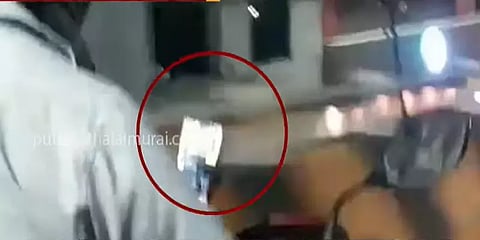 கோவை : ராஜா ராணி சீரியலை பார்த்தபடியே வாகனத்தை ஓட்டியவருக்கு அபராதம்