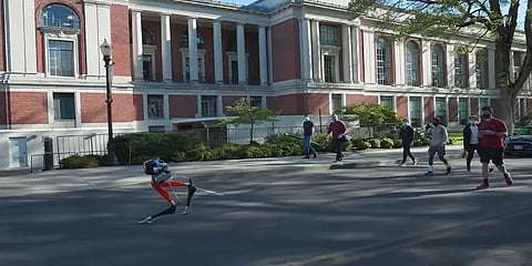 அமெரிக்கா: 5 கிலோமீட்டர் தொலைவை 53 நிமிடங்களில் ஓடிக் கடந்த ரோபோ