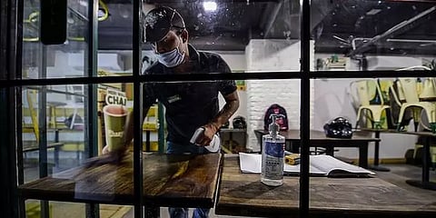 50% பேருக்கு மேல் இருந்தால் உரிமம் ரத்து - உணவகங்களுக்கு சென்னை மாநகராட்சி எச்சரிக்கை