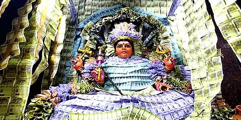 ரூ.4 லட்சம் மதிப்புள்ள புதிய ரூபாய் நோட்டுகளால் அலங்கரிக்கப்பட்ட ஊத்துக்காட்டு எல்லையம்மன்