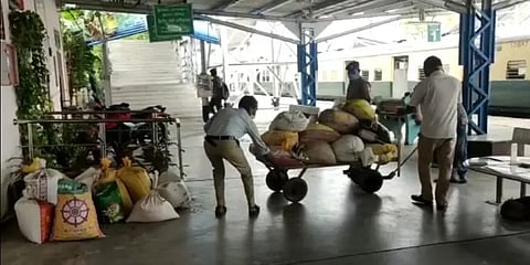 தமிழகத்திலிருந்து ஆந்திராவுக்கு கடத்தப்படவிருந்த 1,200 கிலோ ரேஷன் அரிசி பறிமுதல்