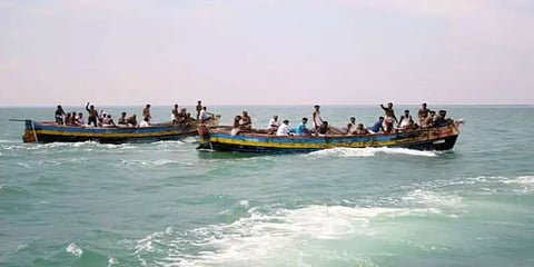 நாகை: மீனவர்கள் மீது இலங்கை கடற்படை துப்பாக்கிச்சூடு - மீனவர் படுகாயம்