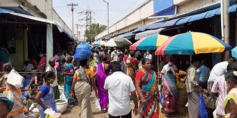 மதுரை: பூ வாங்க அதிகமாக கூடிய மக்கள்; தற்காலிகமாக மலர் சந்தையை மூட உத்தரவிட்ட ஆட்சியர்