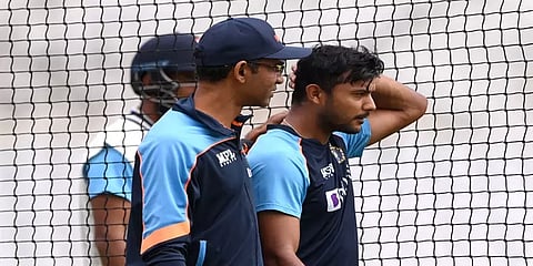 தலையில் காயம்: இங்கிலாந்துக்கு எதிரான முதல் டெஸ்டிலிருந்து விலகினார் மயங்க் அகர்வால்