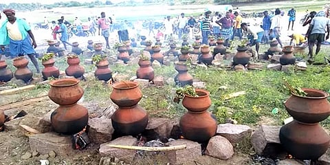 மத நல்லிணக்கம்: இந்து - முஸ்லீம் ஆண்கள் மட்டுமே பங்கேற்கும் ஆடிப்படையல் திருவிழா