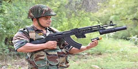 திருச்சி: கையெறி குண்டுகளை ஏவுவதற்கான பிரத்யேக ஆயுதம் அறிமுகம்