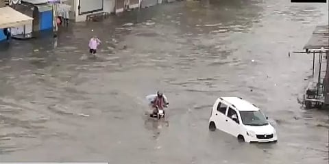 15 பேர் பலி; 1 லட்சத்துக்கும் அதிகமானோர் பாதிப்பு - வெள்ளத்தில் தத்தளிக்கும் வடமாநிலங்கள்