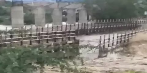 மத்தியப் பிரதேசம்: வெள்ளம் காரணமாக அடித்துச் செல்லப்பட்ட 2 பாலங்கள்; அதிர்ச்சி வீடியோ